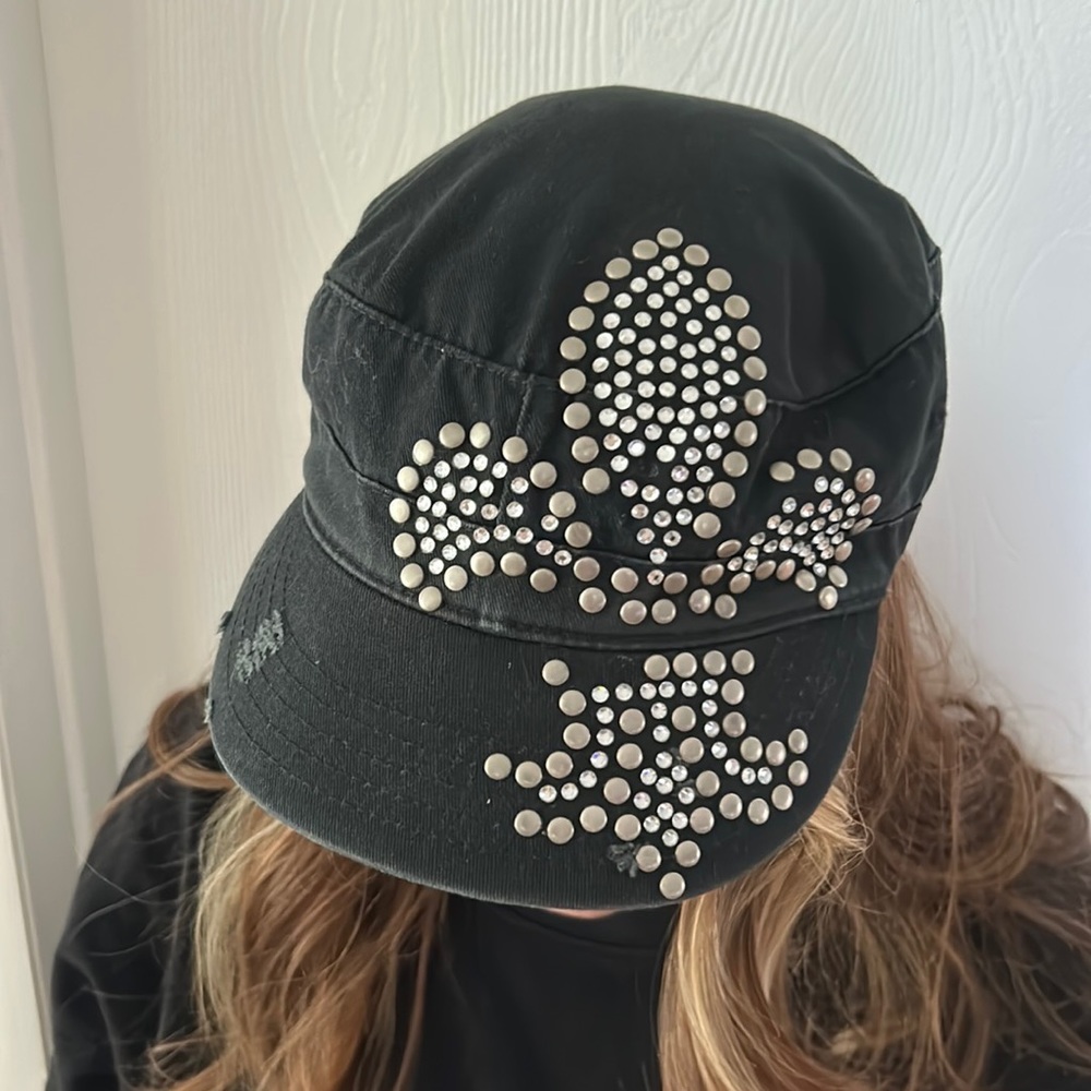 Ladies black hat with fleur-de-lis design